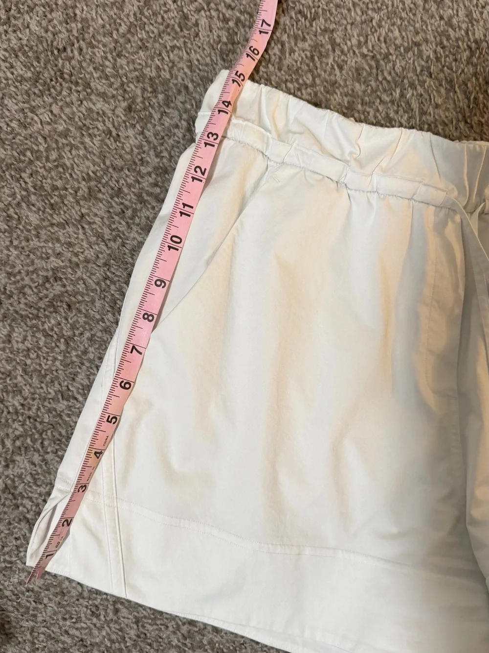 Lululemon Women's Drawstring Shorts - white, size medium